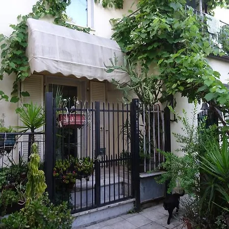 Guest house Tre Gatti Massa (Tuscany)